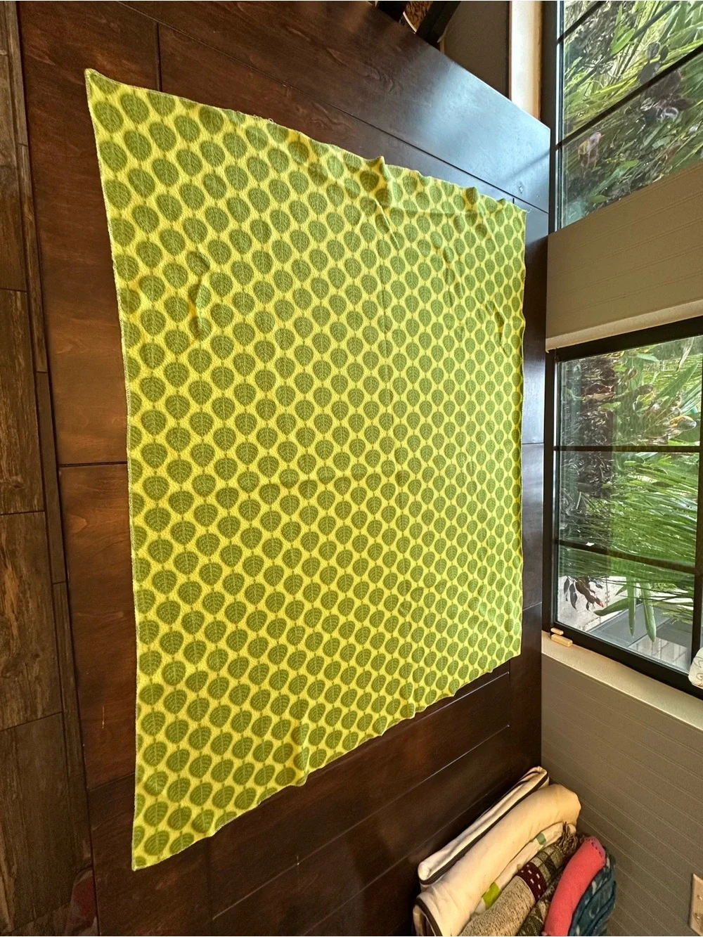 Green and Yellow Leaf Pattern Throw Blanket